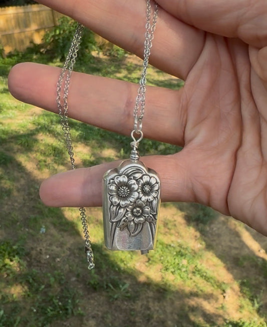 Vintage Daisy Bell Necklace